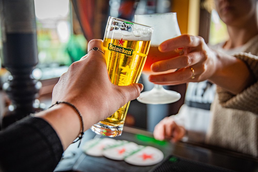 Snackbar van de Belt en Café bar bij Helmuth